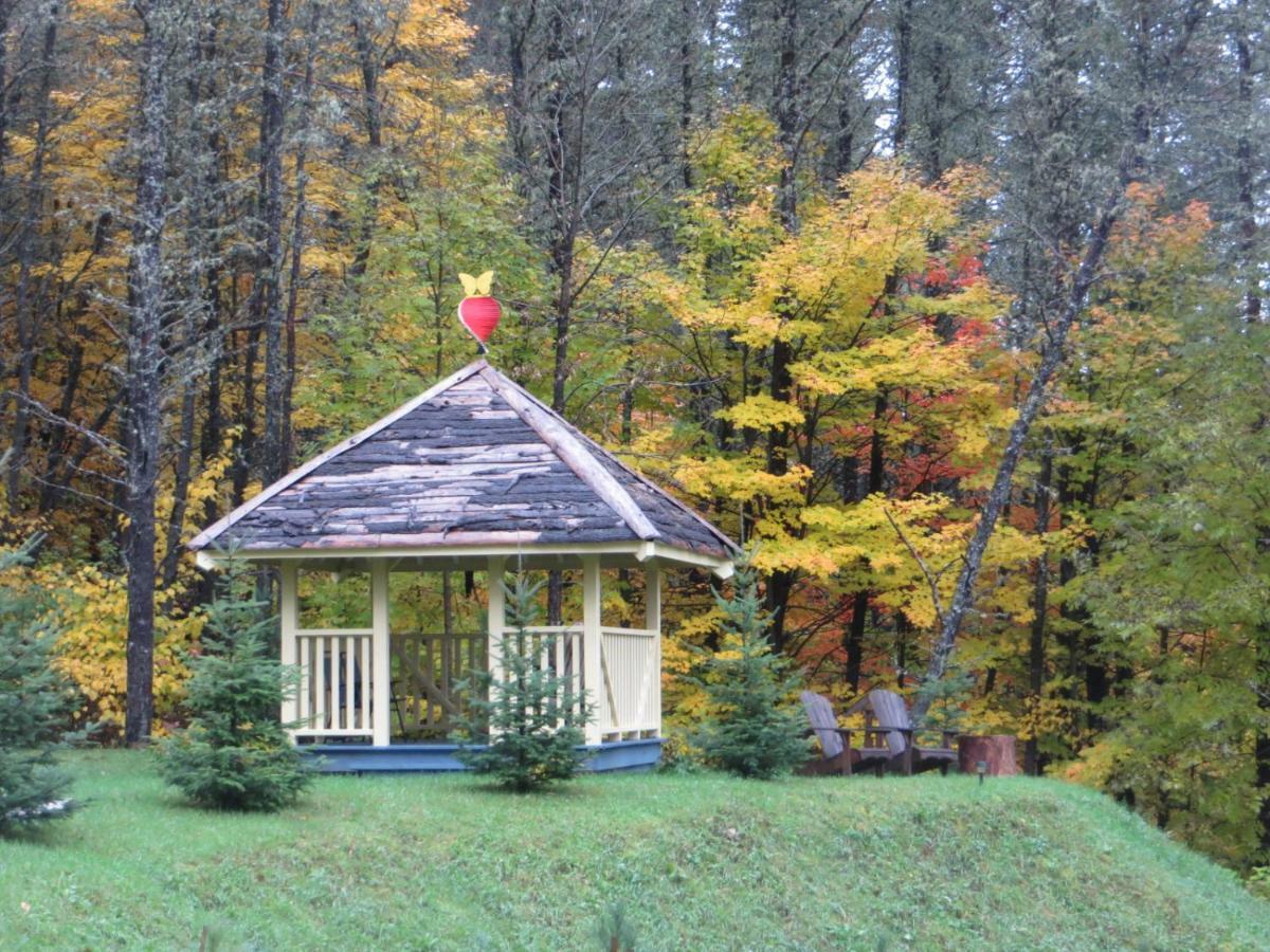 La Maison Sous Les Arbres Saint Roch de Mekinac Экстерьер фото